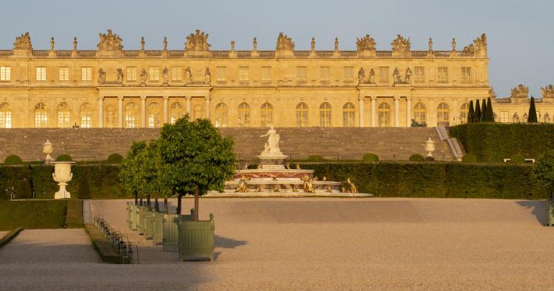 Le Château de Versailles, symbole de la grandeur classique française et de l'art du 17e siècle.